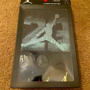 Jordan Baby 3-Piece Set Booties/Bodysuit/Bib 0-6 Months (black)